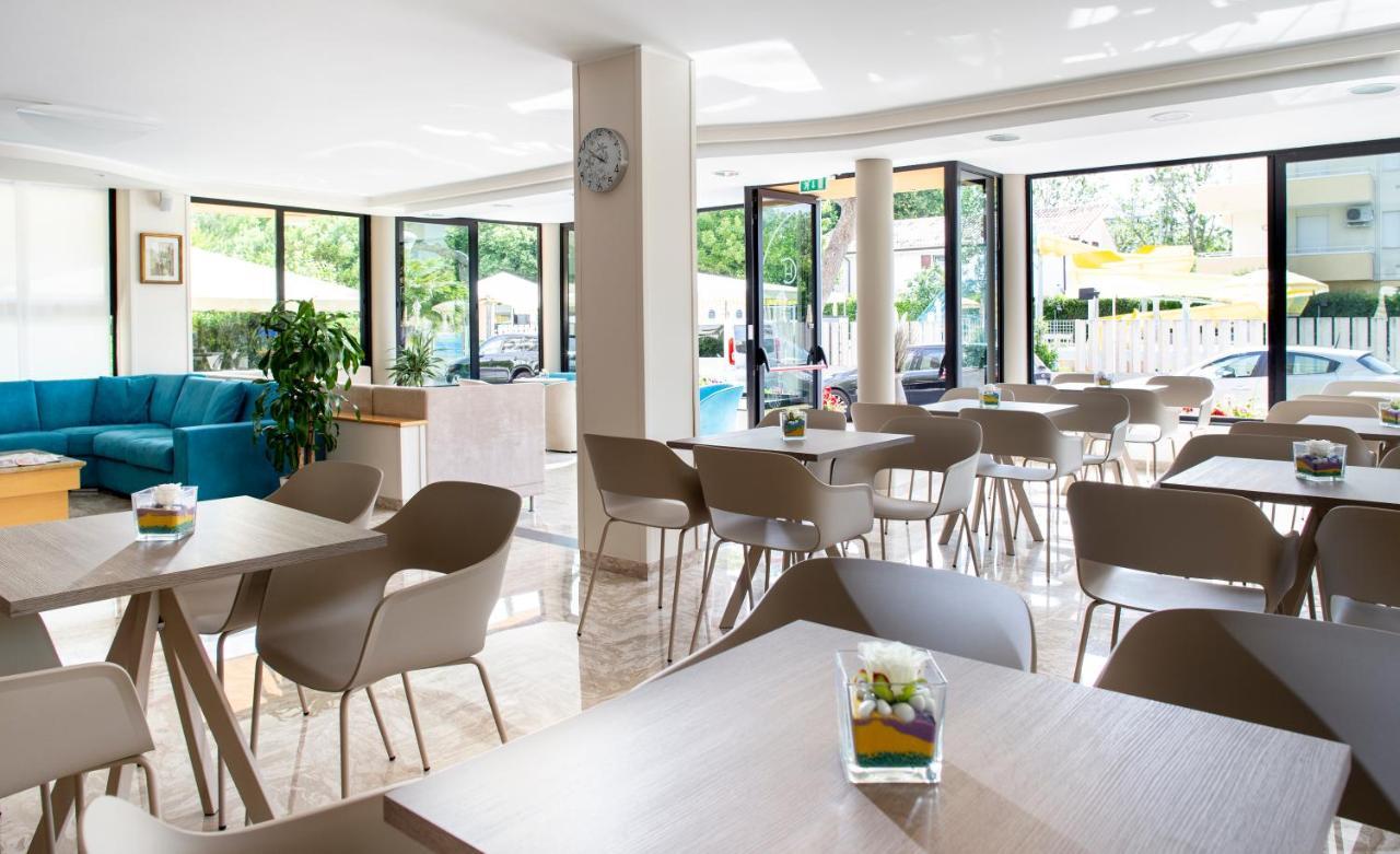 Hotel Caravel B&B Misano Adriatico Exterior foto